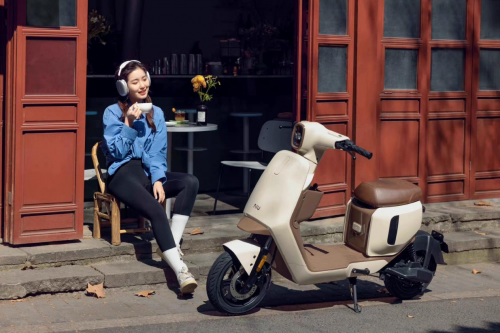 富联娱乐主管:小牛电动发布B2胡椒白全新配色,两轮电自市场掀起精致复古风潮